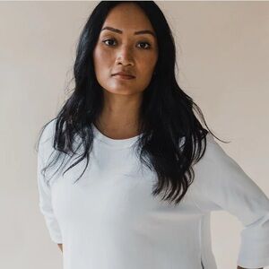 Blondie white sweatshirt with side slits. Like new. 3/4 sleeve.